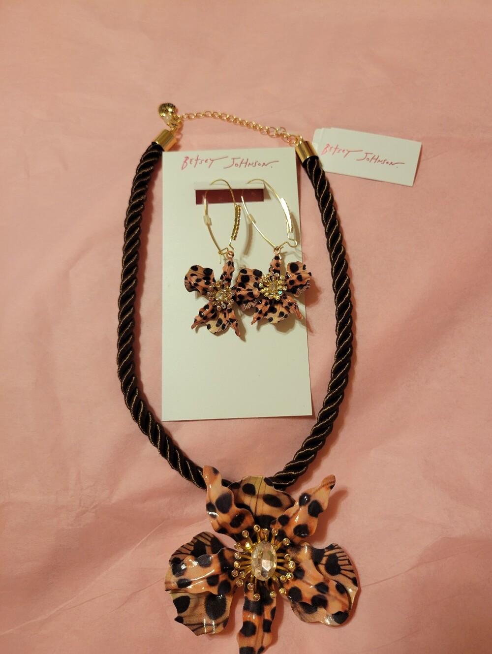 Betsey Johnson Leopard Resin Flower Necklace & Earrings Set - Black & Tan